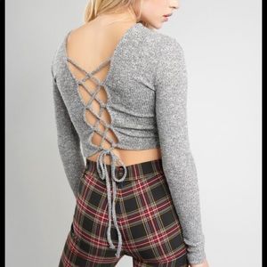 💕Garage cropped lace up back tee in gray💕